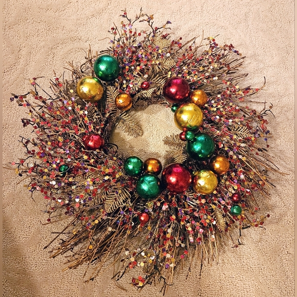 Beautiful Unique Colorful Holiday Christmas Wreath & 2 Large Red Bows - Picture 7 of 8